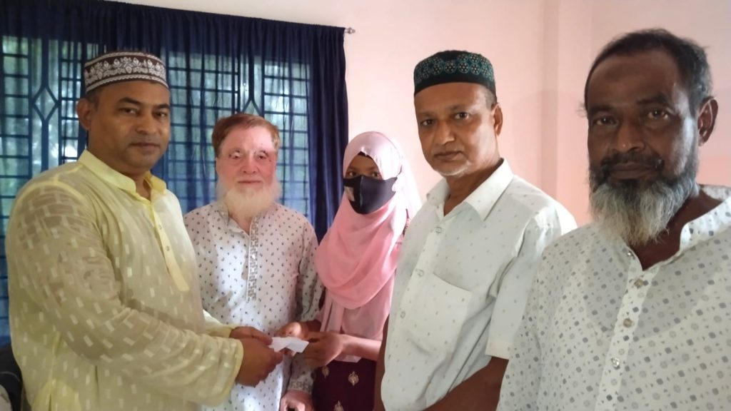 চন্দনাইশে দরিদ্র পরিবারের মেধাবী শিক্ষার্থীকে আর্থিক সহায়তা প্রদান