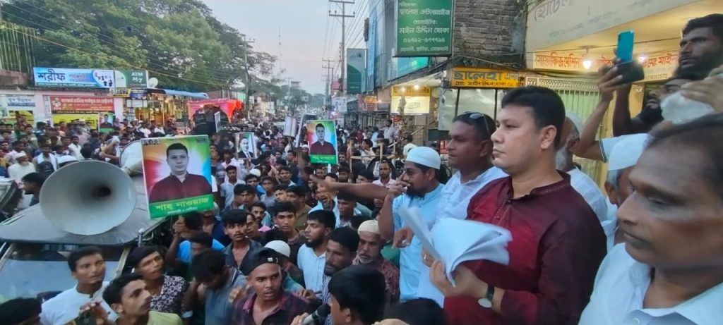 হাতিয়ায় মনোনয়ন প্রত্যাশী বিএনপি নেতার গণমিছিল ও লিফলেট বিতরণ