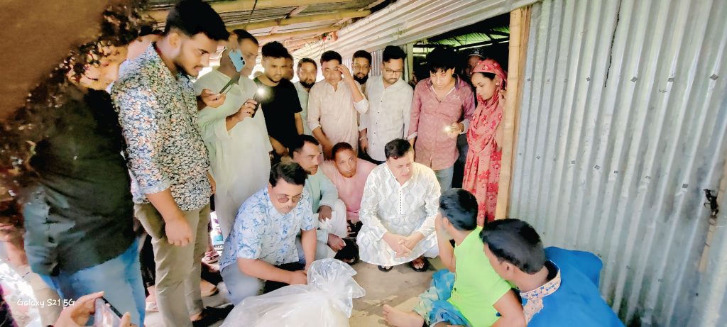 পা হারানো সেই রফিকুল এর পাশে সাবেক এমপি মোশারফ হোসেন