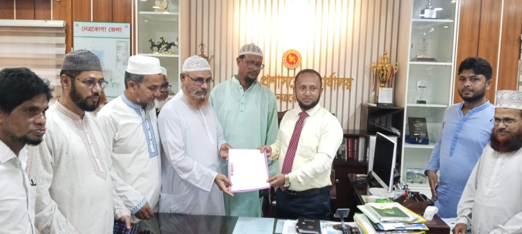 পাঁচ দফা দাবিতে নেত্রকোণায় জামায়াতের জেলা প্রশাসক কার্যালয়ে স্মারকলিপি প্রদান 