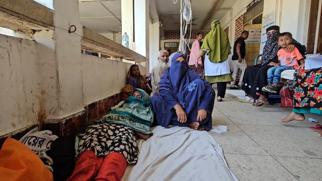 পঞ্চগড় ধর্ষণ চেষ্টায় হাসপাতালে মেয়েকে নিয়ে কাঁদছেন মা, অভিযোগ করতে গিয়ে বাবা কারাগারে