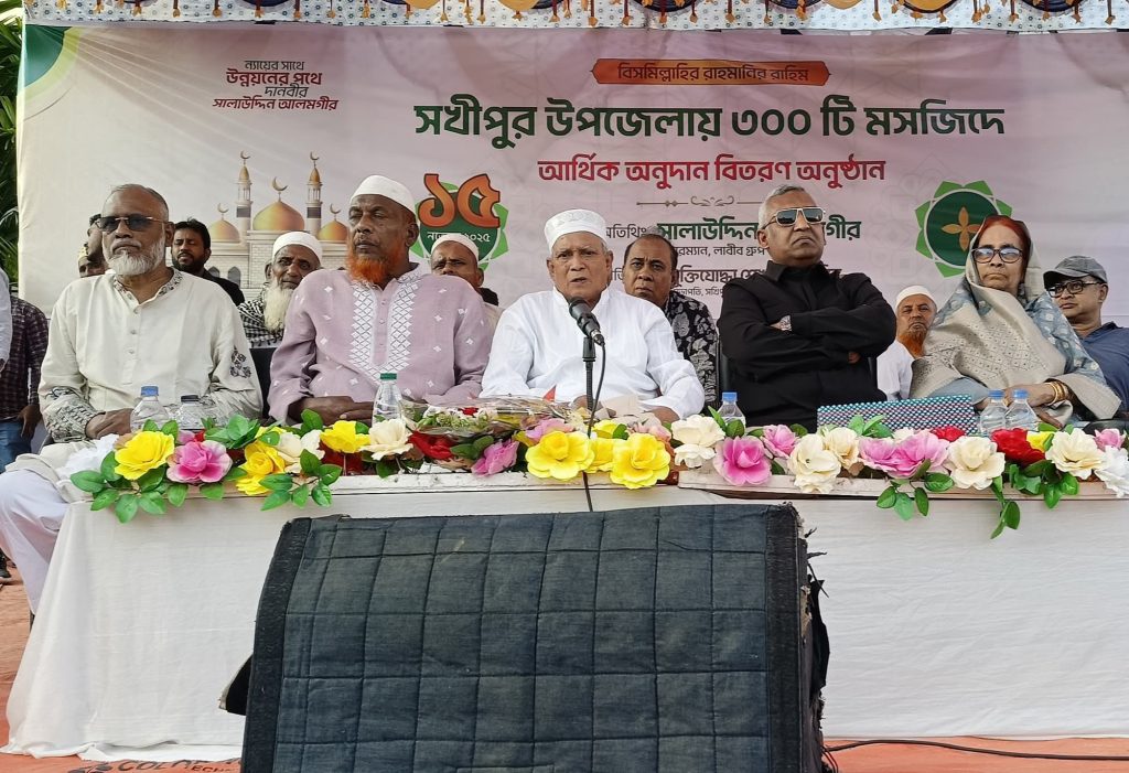 সালাউদ্দিন আলমগীর রাসেলের উদ্যোগে সখিপুরে ৩০০ মসজিদে অনুদান বিতরণ
