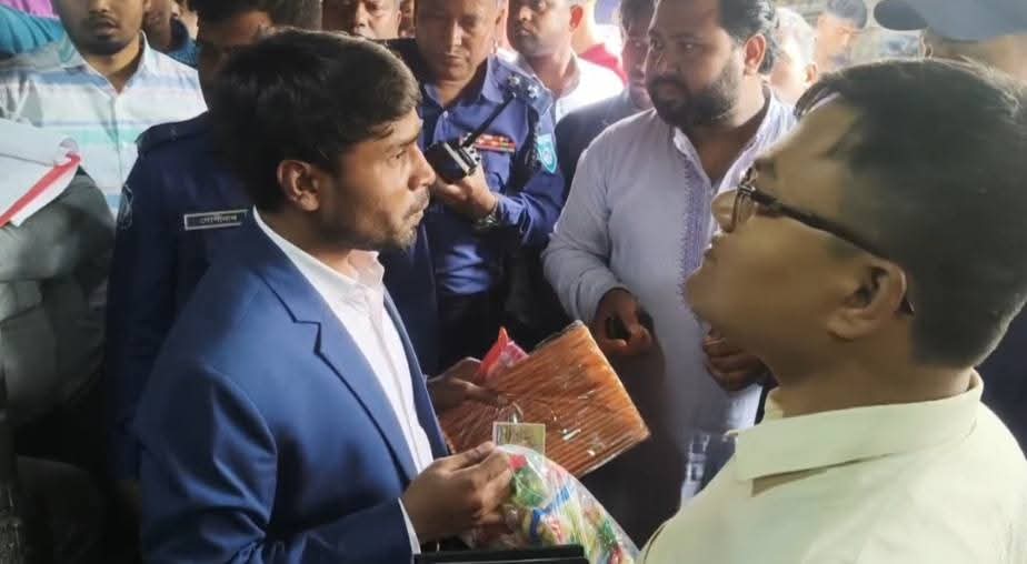 রমজানকে সামনে রেখে ধাপেরহাট বাজারে ভোক্তা অধিকারের অভিযান, নষ্ট পণ্য ধ্বংস ও জরিমানা