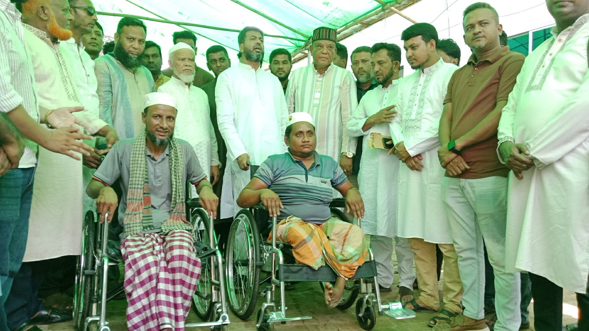 ছাগলনাইয়া প্রতিবন্ধীদের মাঝে এমপি মজনু’র  হুইল চেয়ার বিতরণ