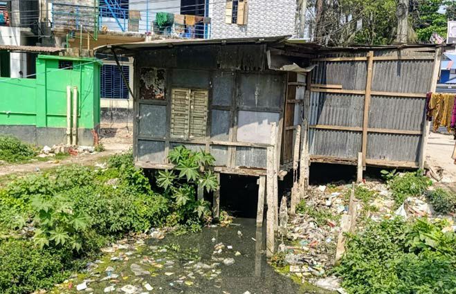 মাদারীপুরে দখলদারত্বের কবলে মৃতপ্রায় অর্ধশতাধিক খাল