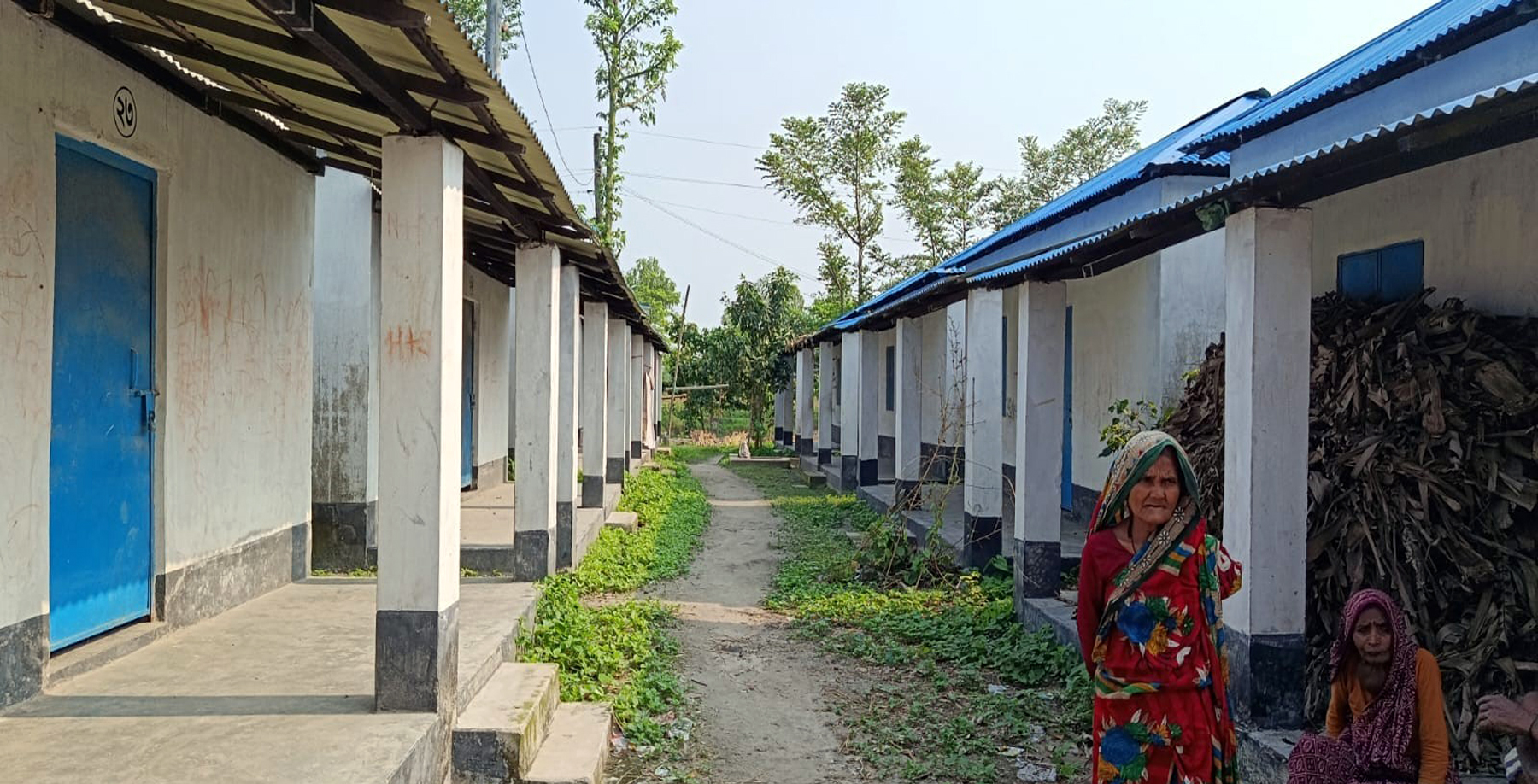 রাজারহাটের জয়কুমোর আবাসন দিনে দিনে হচ্ছে ফাঁকা, চুরি যাচ্ছে দরজা-জানালা, দুর্ভোগে অবশিষ্ট বাসিন্দারা
