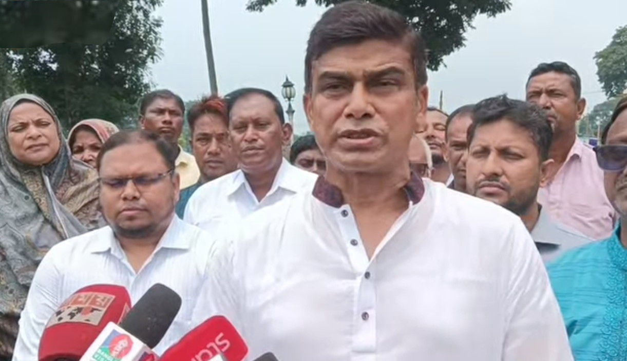 বাজেট ঘোষণার পর নিত্যপ্রয়োজনীয় জিনিসের দাম বাড়েনি, এটা ইতিহাসে প্রথম পঞ্চগড়ের বোদায় পানিসম্পদ প্রতিমন্ত্রী