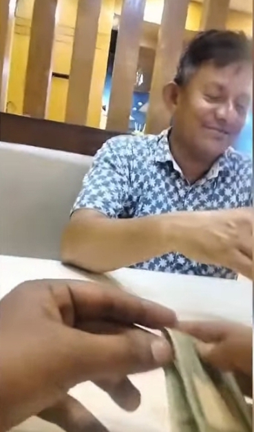 প্রকৌশলীর ঘুষ নেওয়ার ভিডিও ভাইরাল, দাবি অস্বীকার করে বললেন—‘আমি কি এক হাজার টাকা নেওয়ার প্লেয়ার