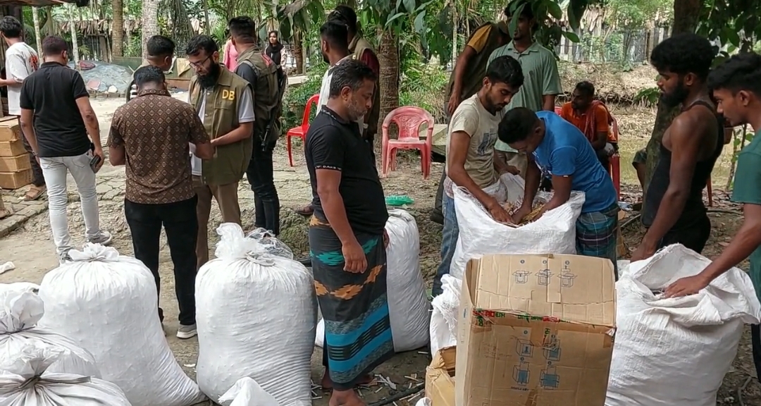 মোরেলগঞ্জে ১০ লাখ নকল ডারবি সিগারেটসহ চোরাই মালামাল ঊদ্ধার