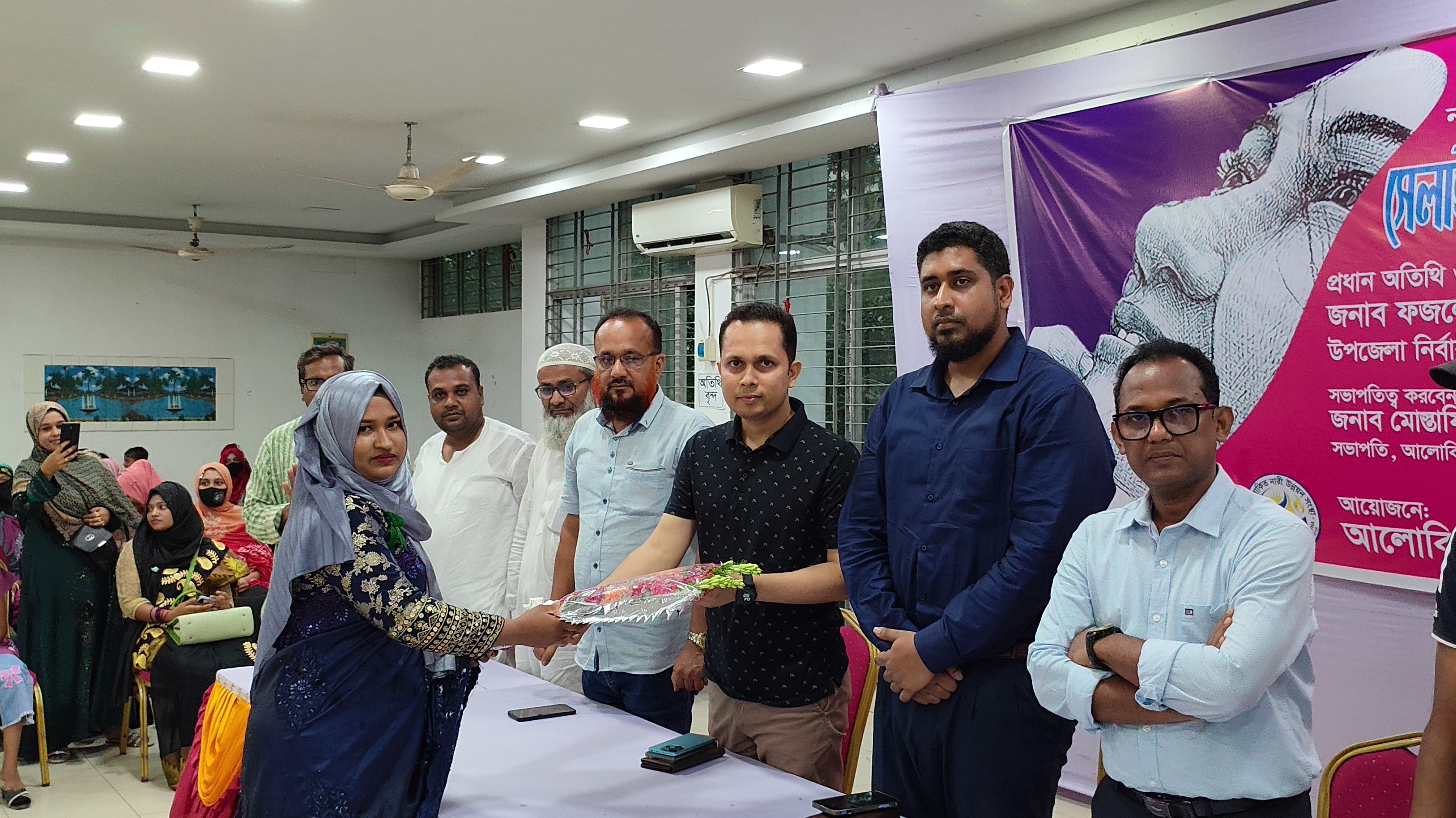 স্বপ্ন বুনছেন বেনাপোলের নারীরা: বিনামূল্যে সেলাই মেশিন ও প্রশিক্ষণে খুলল স্বাবলম্বী হওয়ার নতুন দুয়ার
