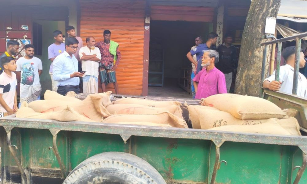 নেত্রকোনায় সরকারি চাল ক্রয় ও মজুদের অপরাধে ব্যবসায়ীকে জরিমানা