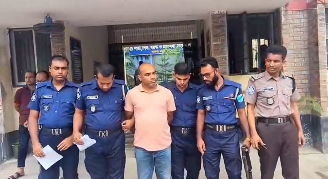 ফরিদপুরের সালথায় ইউপি চেয়ারম্যান বাবু মোল্যা গ্রেপ্তার